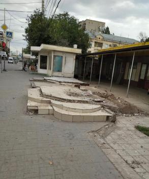 На улицах Бабаевского и Жилой демонтируют нелегальные гаражи