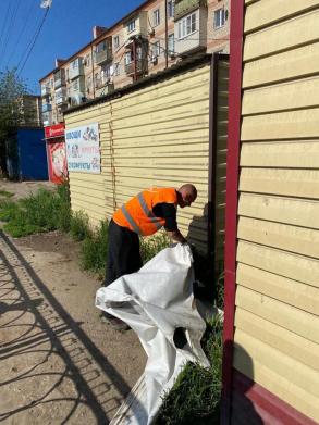 В Астрахани демонтировали полторы тысячи незаконных рекламных конструкций