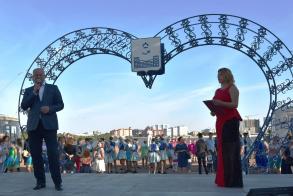 Праздничные гулянья прошли в районах города