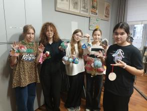 Юные астраханские художники подготовили подарки участникам СВО