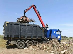 Более 400 тонн мусора вывезли с улиц Астрахани за первую половину августа