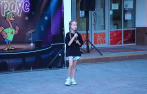 В Астрахани прошел детский юмористический концерт под открытым небом