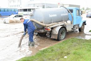 Коммунальные службы вышли на борьбу с непогодой