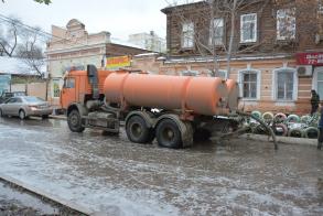 С улиц города откачали 420 кубометров талой и дождевой воды