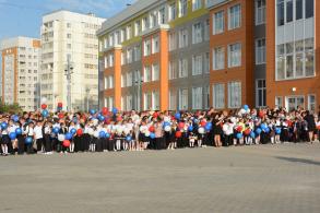 В Трусовском районе открыли школу на тысячу мест