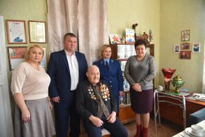 Мария Пермякова вручила юбилейную медаль 96-летнему ветерану войны