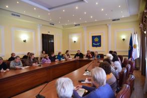 При администрации продолжает работать школа жилищного просвещения