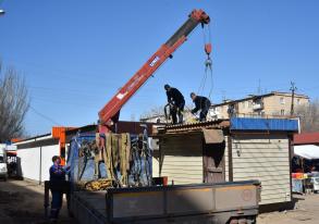 Администрация города сносит незаконные постройки