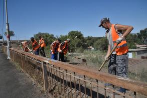 Подходы к Старому мосту готовят к укладке асфальта