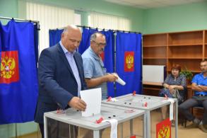 Радик Харисов проголосовал на выборах губернатора Астраханской области