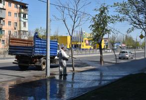 Астраханские улицы продолжают дезинфицировать