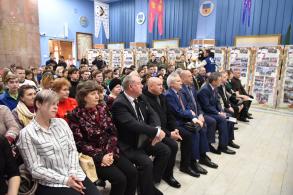 Олег Полумордвинов наградил участников поискового движения