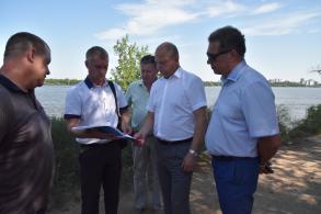 В Трусовском и Советском районах полным ходом ремонтируют дворы