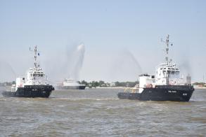 Морской парад в Санкт-Петербурге открыл корабль Каспийской флотилии