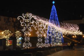 Астрахань одевается в новогодний наряд