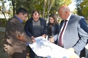 Глава администрации Астрахани Радик Харисов посетил объекты благоустройства в Трусовском районе