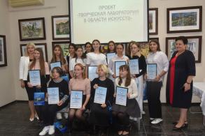 В Астрахани открылась выставка работ участников «Творческой лаборатории»