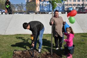 В Астрахани открыли «Аллею Семьи»