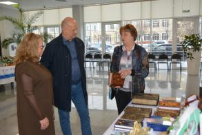 В Астрахани проходит предновогодняя ярмарка