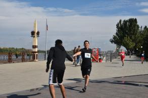 Около 800 астраханцев приняли участие в городской легкоатлетической эстафете