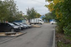 В астраханских дворах обновляют пешеходные зоны