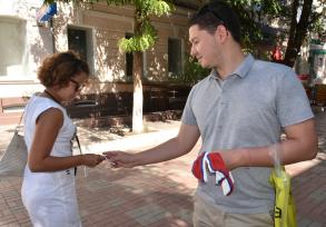 В День российского флага администрация города проводит акцию «Триколор»