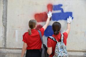 В Ленинском районе благоустраивают дворы и общественные пространства