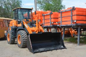 В муниципальное предприятие «Чистый город» прибыл новый фронтальный погрузчик