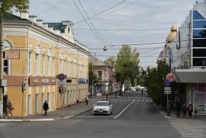 Администрация Астрахани обновила дорожное покрытие на улице Кирова