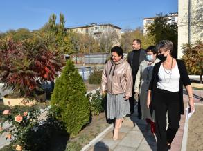 Школьные дворы преображаются