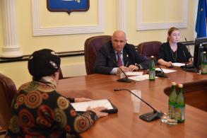 Радик Харисов на личной встрече принял 28 астраханцев