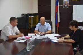 Олег Полумордвинов проводит приемы граждан в районах города