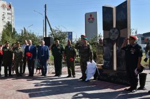 В Астрахани открыли памятник военнослужащим подразделений сил специального назначения и разведки