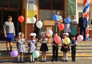 Для  6979 астраханских первоклашек прозвенел первый звонок