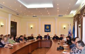 В Астрахани формируют участки для многодетных