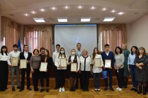 Финалистов научного конкурса наградили в городской администрации