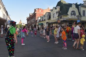 Астраханцев вновь приглашают провести выходные на Никольской