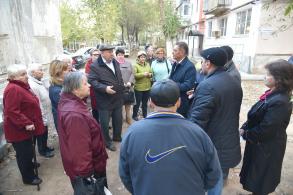 Городские власти обсуждают с астраханцами ход ремонтных работ во дворах