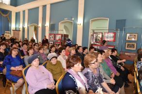 Администрация города поздравила матерей с праздником