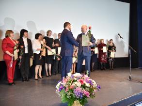 Для учителей и воспитателей организовали кинопоказ