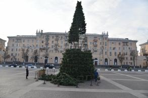 Астраханская новогодняя ёлка в этом году стала выше