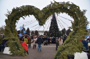 В воскресенье торжественно откроют главную городскую елку