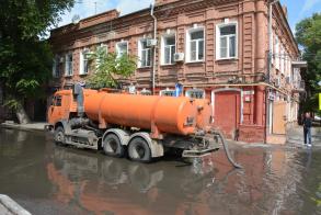 За ночь с улиц Астрахани откачали более 540 кубометров воды