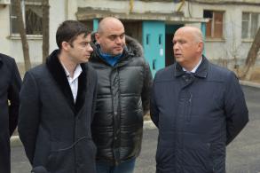 Радик Харисов потребовал оперативно устранить недочеты в ремонте дворов