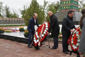 Олег Полумордвинов почтил память погибших в годы Великой Отечественной войны
