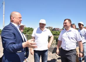 На подъездах к Старому мосту идут ремонтные работы