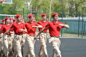 В Астрахани прошёл конкурс-смотр строя и песни среди школьников