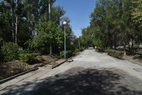 Аллею Газовиков благоустраивают