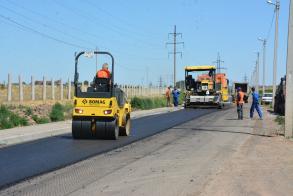 На ул. Сабанс-Яр укладывают выравнивающий слой асфальта