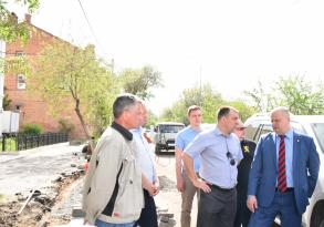 Администрация города ремонтирует Красную Набережную